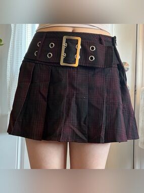 Pleated Plaid Mini Skirt with Buckle Waist - Black and Burgundy